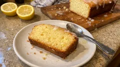 Cake au citron moelleux et bien parfumé : la recette facile au beurre demi-sel