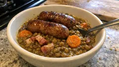 Lentilles aux saucisses de Toulouse en cocotte : le mijoté rustique qui réchauffe