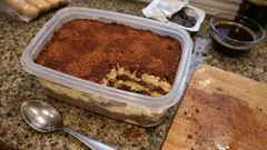 Tiramisu au chocolat en tupperware : le dessert sans cuisson à préparer à l’avance