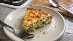 Quiche sans pâte aux endives et bacon : moelleuse, légère et facile au four