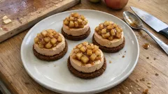 Mini tatins de foie gras : pommes caramélisées au rhum sur pain d’épices