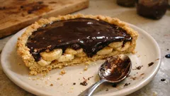 Tarte banane chocolat sur pâte feuilletée : fondante, croustillante et très simple