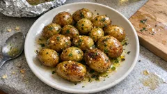 Pommes de terre grelot en papillote au barbecue : beurre d’ail et herbes, fondantes à souhait