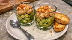 Verrines avocat-crevettes à l’huile d’olive à l’ail : fraîches et prêtes en 10 minutes