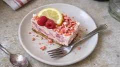 Bûche citron–framboise façon cheesecake, sans cuisson et prête la veille