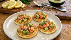 Toasts saumon fumé–avocat sur blinis : l’apéritif frais prêt en 10 minutes