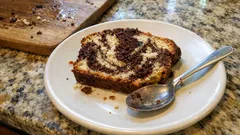 Cake marbré vanille-chocolat bien moelleux : l’astuce pour un marbrage net