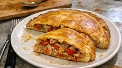 Empanada au thon à l’espagnole : un grand chausson doré, facile à partager
