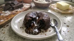 Coulant au chocolat prêt en 10 minutes : cuisson express pour un cœur bien fondant