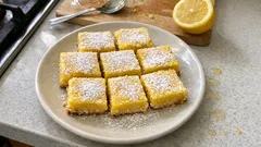 Carrés au citron façon lemon bars : base sablée croustillante, crème acidulée qui se découpe net