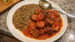 Rougail saucisse aux lentilles de Cilaos : le mijoté créole qui réchauffe