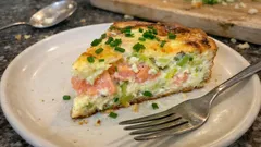 Quiche sans pâte au saumon fumé et poireau : fondante, simple et parfaite avec une salade