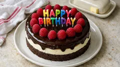 Gâteau d’anniversaire chocolat-framboise : mousse mascarpone et glaçage brillant