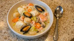 Blanquette de la mer : une version légère et crémeuse, poissons juste cuits vapeur